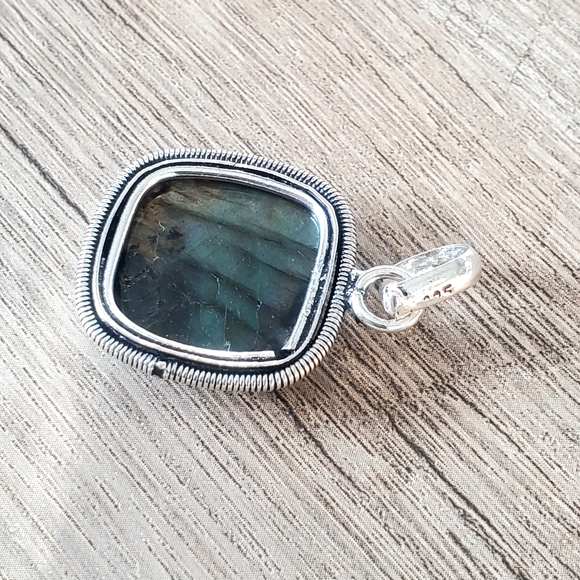 Handmade Labradorite Gemstone Set in 925 Sterling Silver Pendant 1.38", NWT - Picture 3 of 13